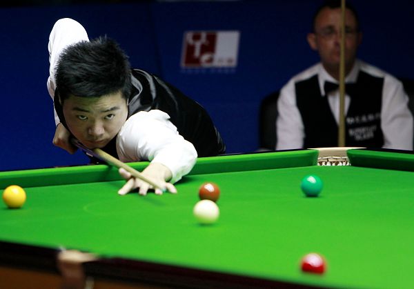 6-2、7-6！郑钦文横扫3位美国选手晋级8强，这一.