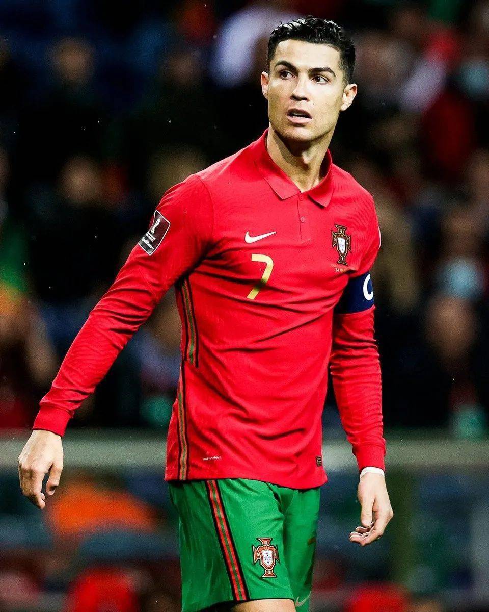 C羅怒摔隊長袖標 告別歐洲杯.