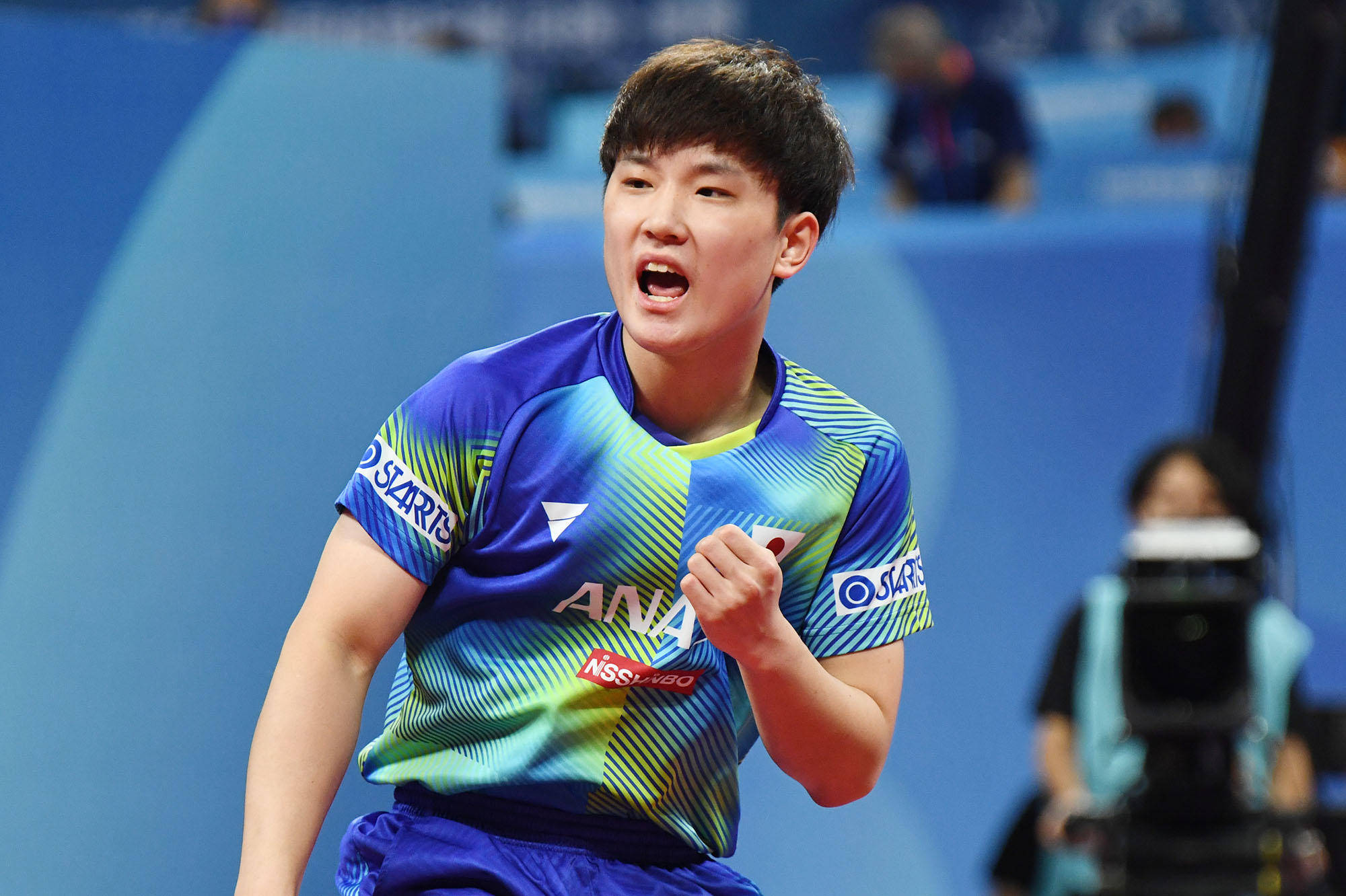 随着乒乓球 随着乒乓球